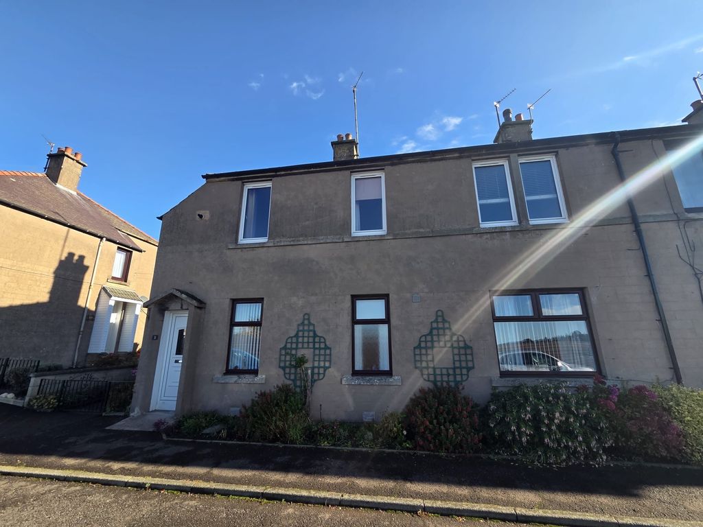 Property photo 1 of 9 First Floor Apartment