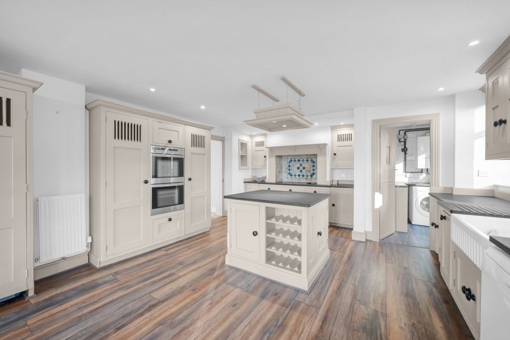 Property photo 3 of 34