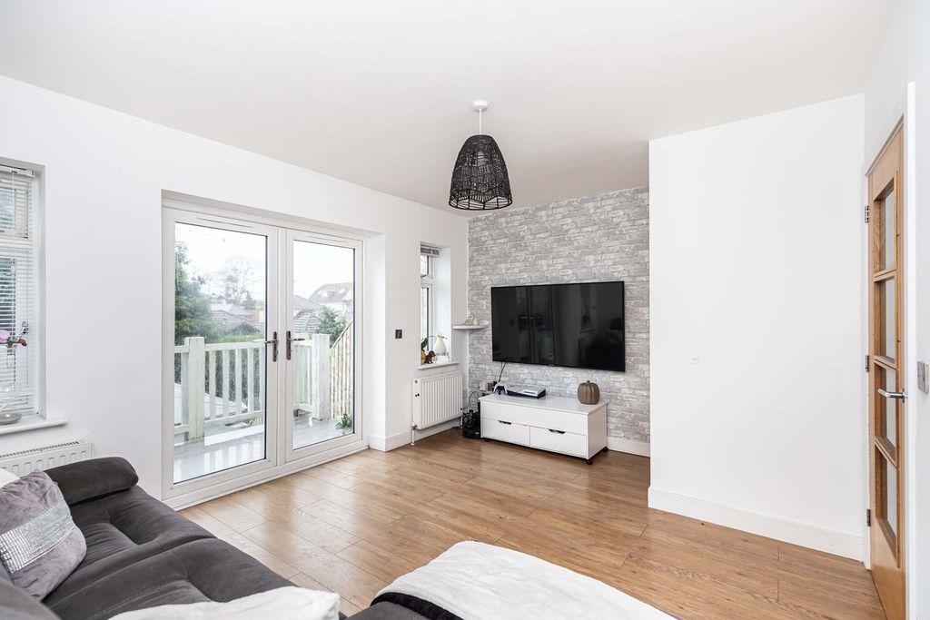 Property photo 2 of 22