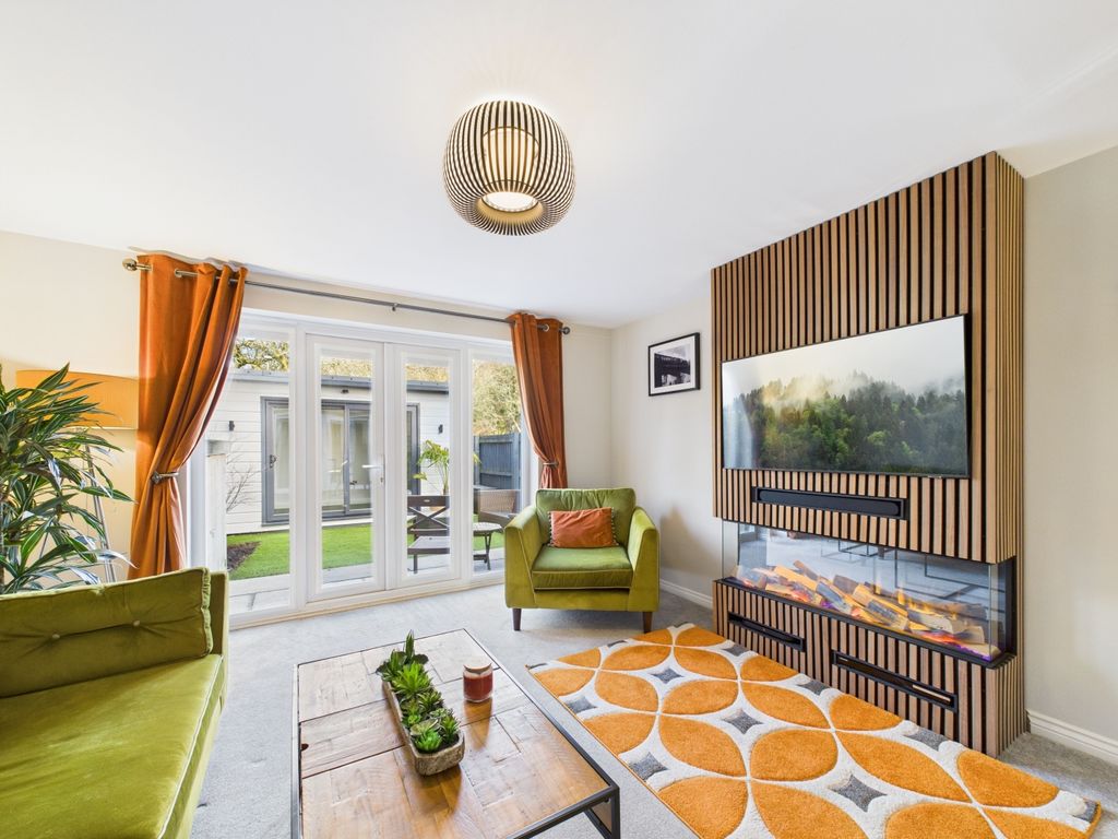 Property photo 3 of 27 Cam02093G0-Pr0072-Still003