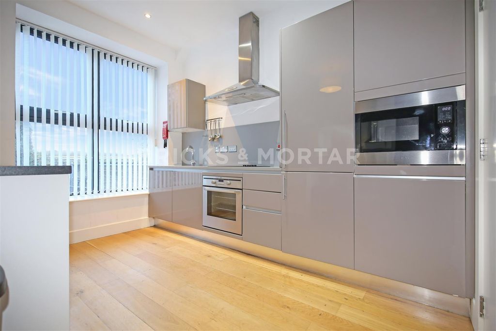 Property photo 2 of 12 2A24d633-04F8-473F-B3F3-0c61cc6d2363.Jpg