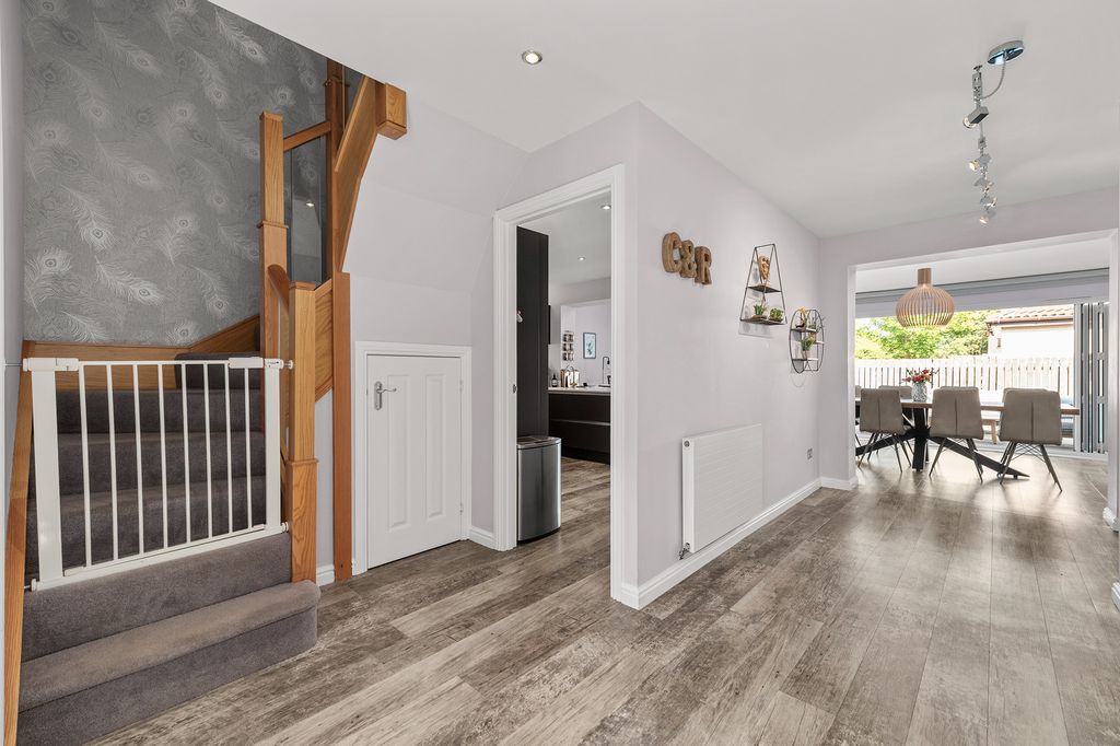Property photo 2 of 31
