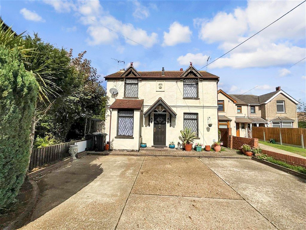 Property photo 3 of 14 Front