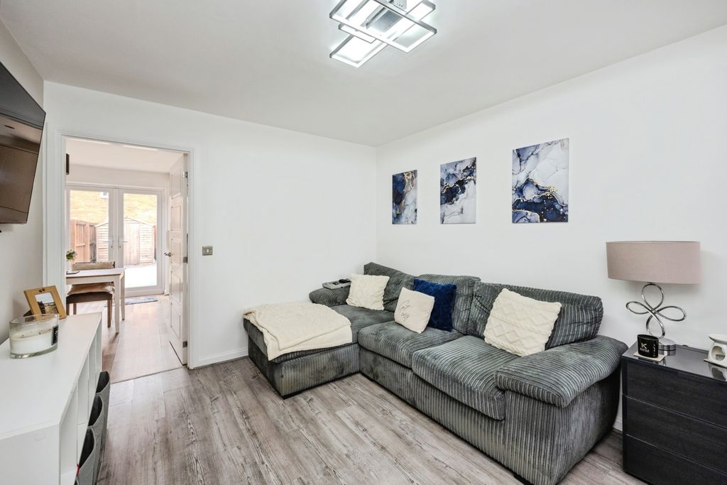 Property photo 3 of 17 Photo