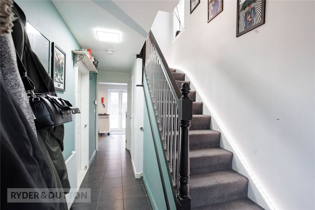 Property photo 2 of 22 Entrance Hallway