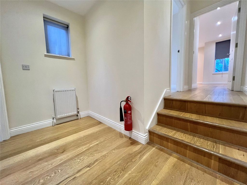 Property photo 2 of 10 Picture No. 11