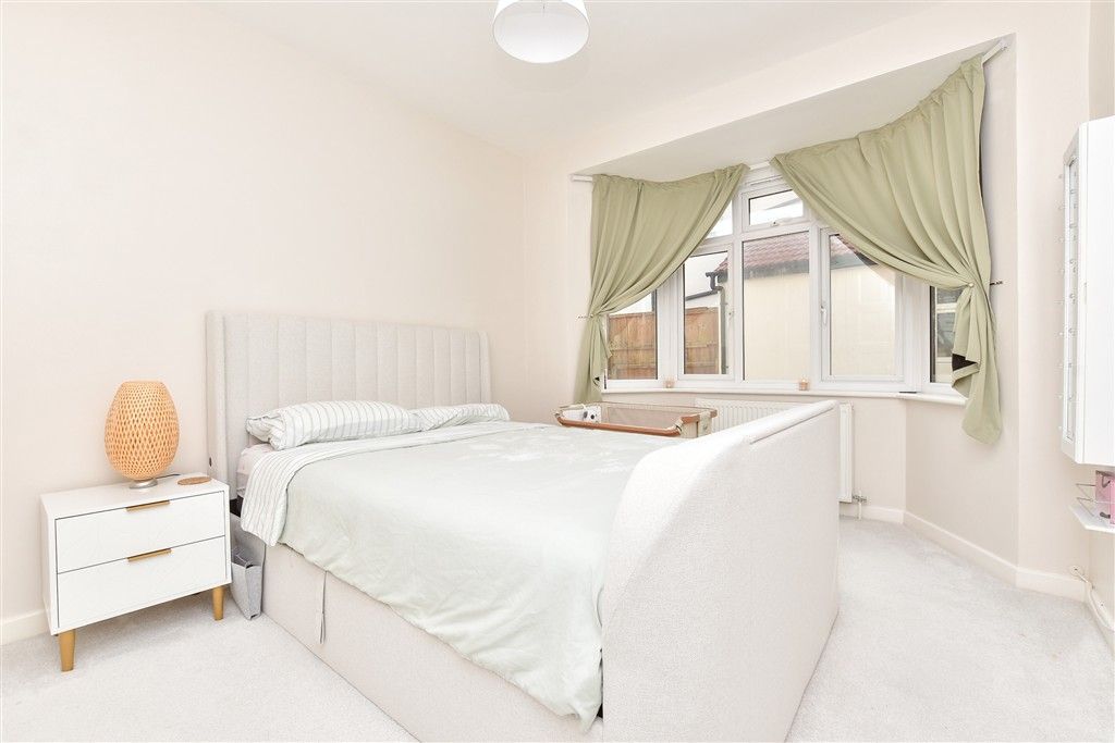 Property photo 1 of 18 Bedroom 1