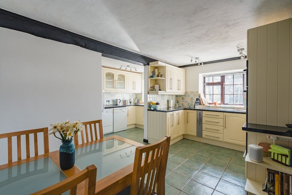 Property photo 2 of 31