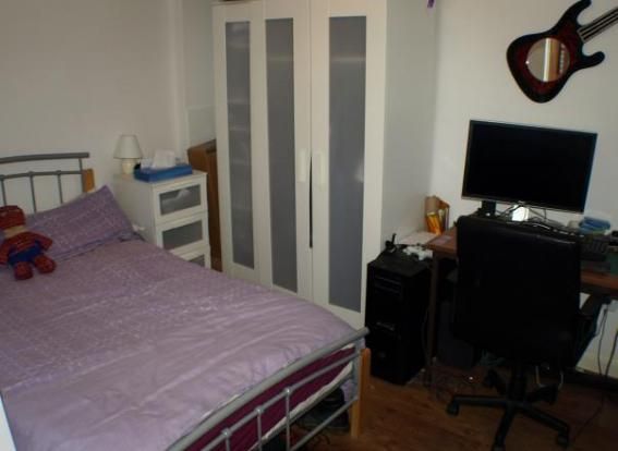 Property photo 3 of 7 Makeurmove-56820.Jpg
