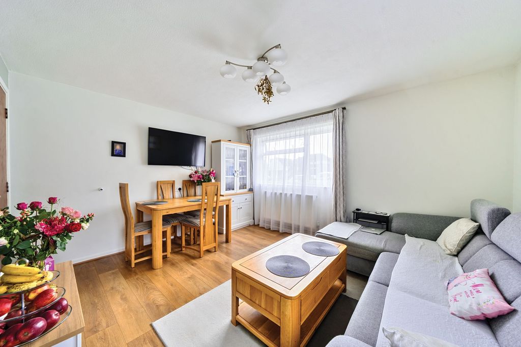 Property photo 2 of 11