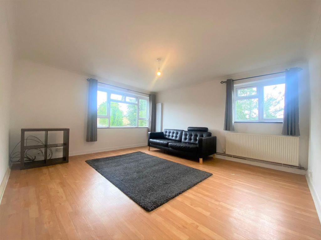 Property photo 2 of 7 Living