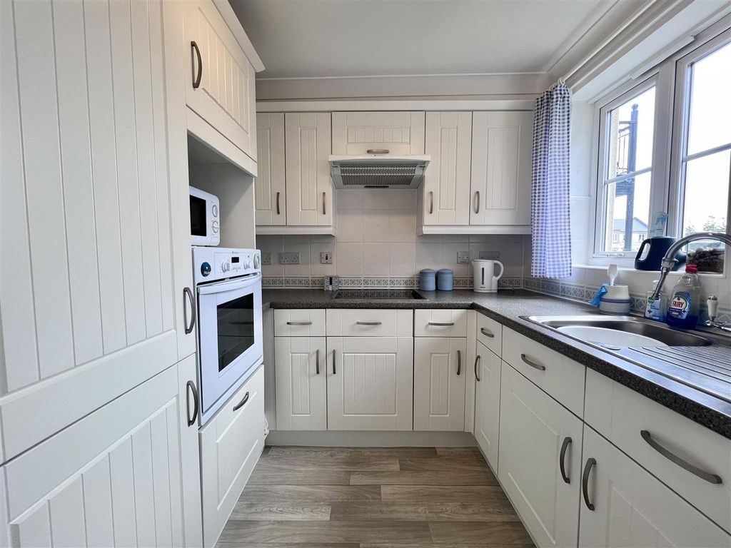 Property photo 3 of 26 Kitchen