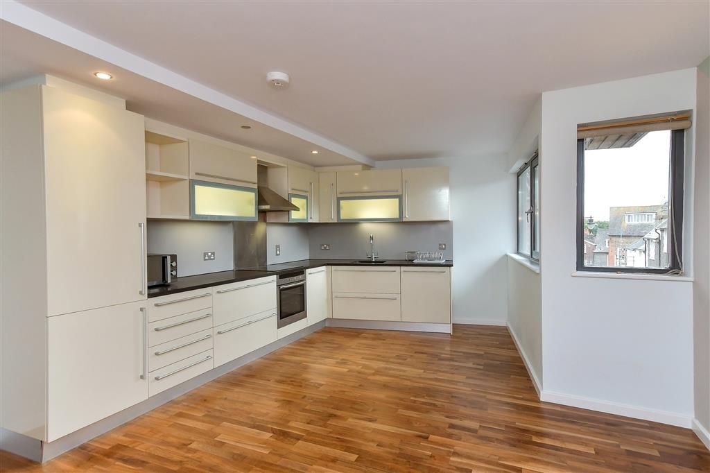 Property photo 2 of 11 Kitchen/ Lounge/ Diner