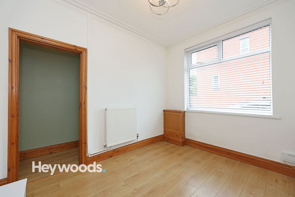 Property photo 3 of 27