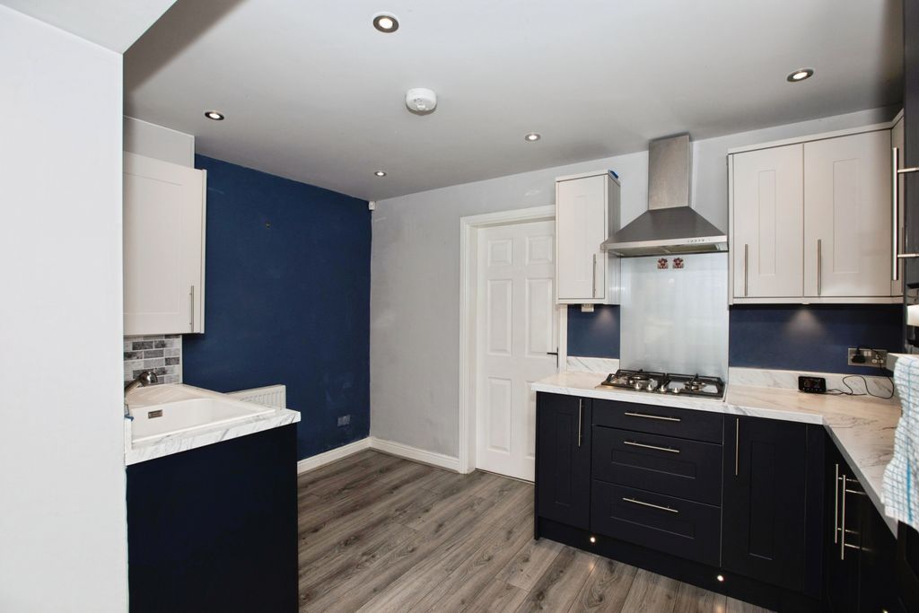 Property photo 3 of 15 Kitchen