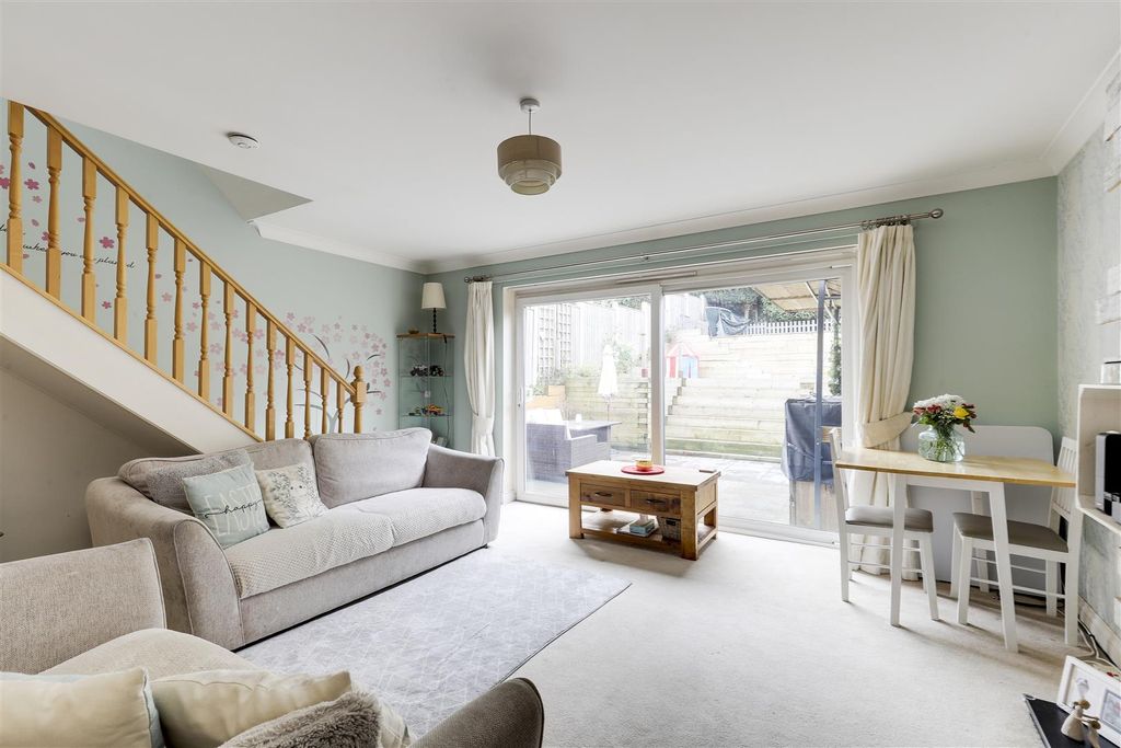 Property photo 3 of 18 201.Jpg