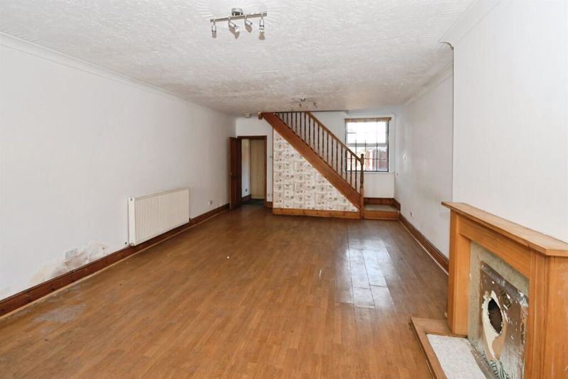 Property photo 2 of 17 Photo 4