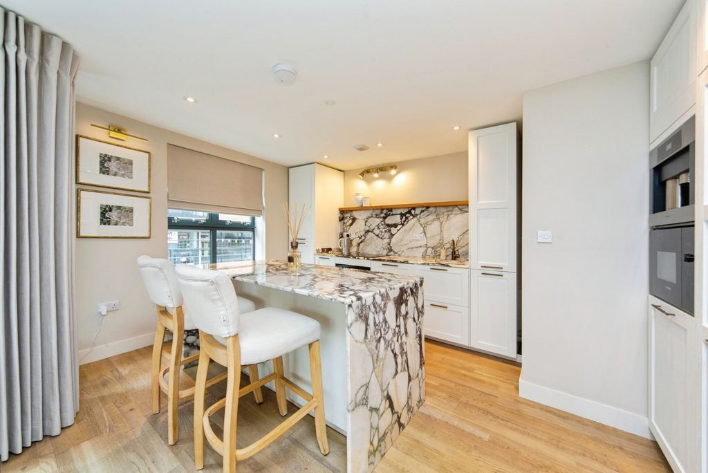 Property photo 2 of 19 Pbox-Img.Jpg