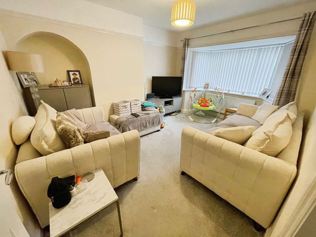 Property photo 2 of 11 Lounge