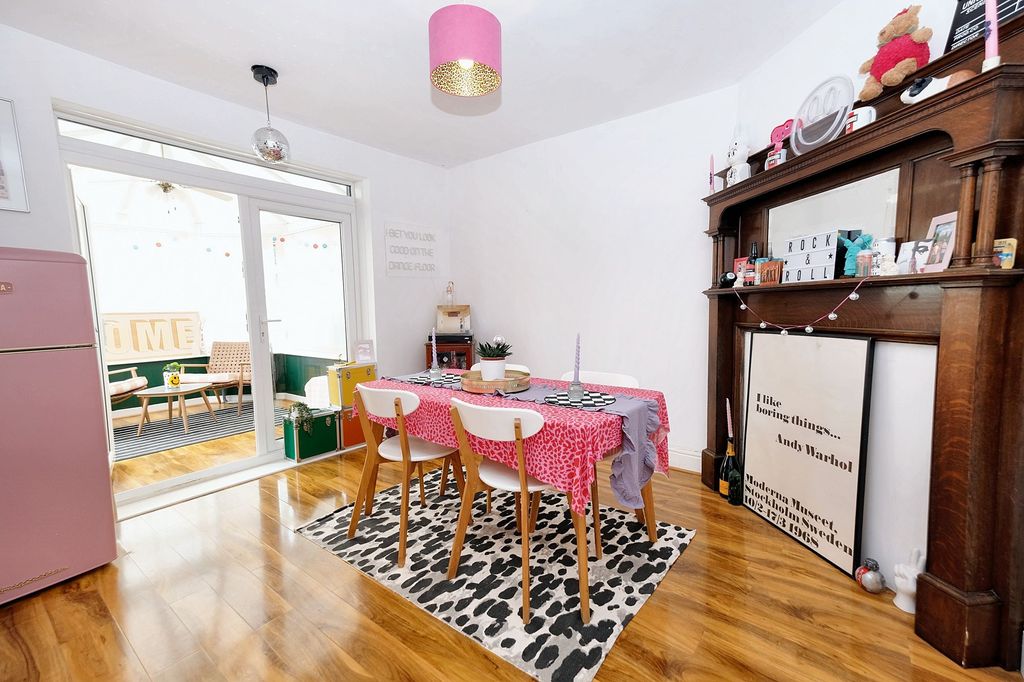 Property photo 3 of 21