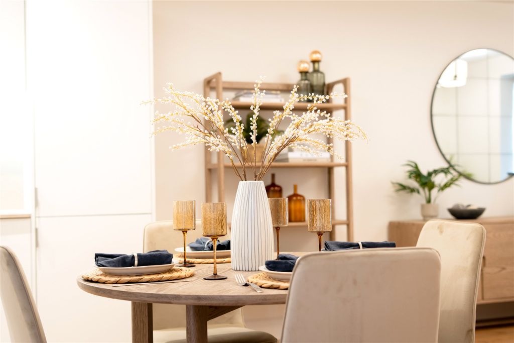 Property photo 3 of 11 Living Space