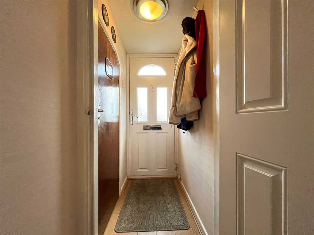 Property photo 3 of 15 Entrance Hall
