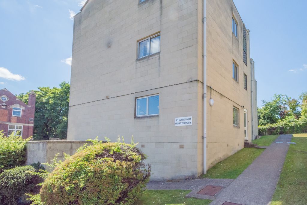 Property photo 1 of 13 1 Melcombe Court -1