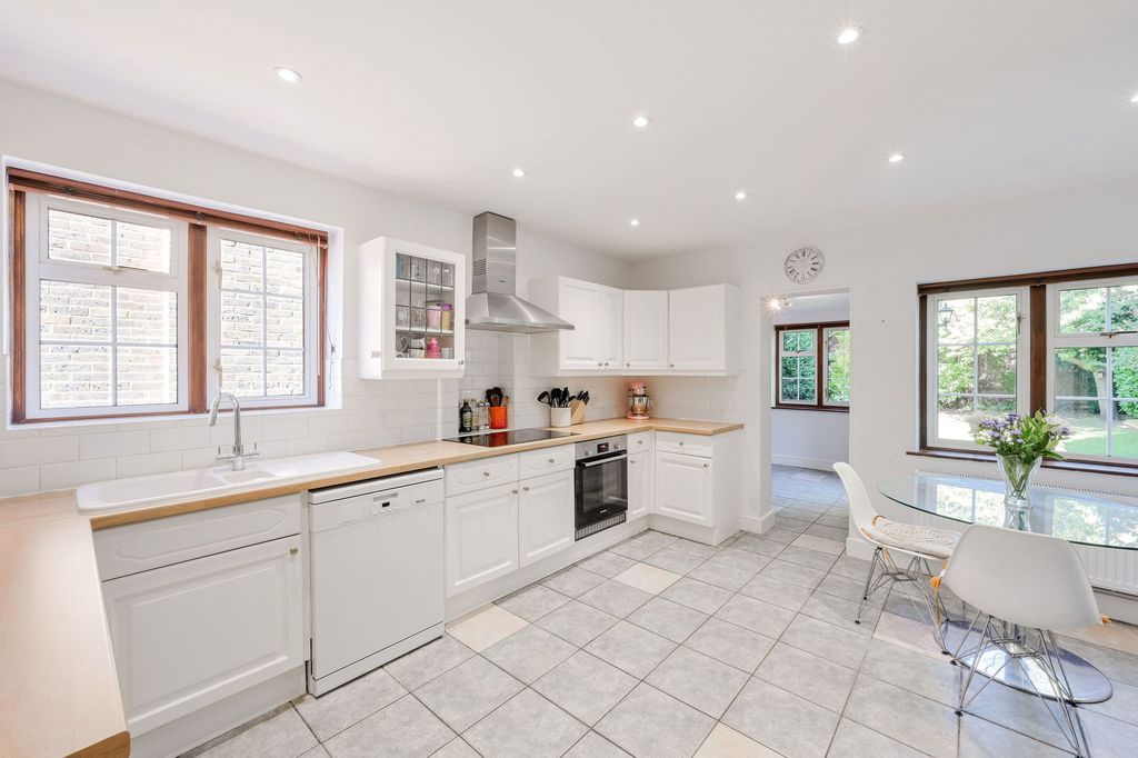 Property photo 2 of 13