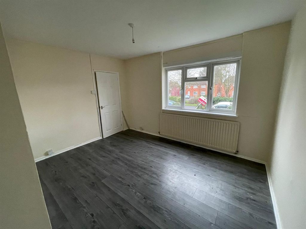 Property photo 3 of 15 Kitwood 3.Jpg