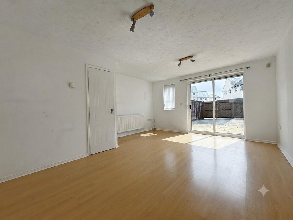 Property photo 2 of 9 Longfield Place 34 - Lounge Dining Room Front.Jpg
