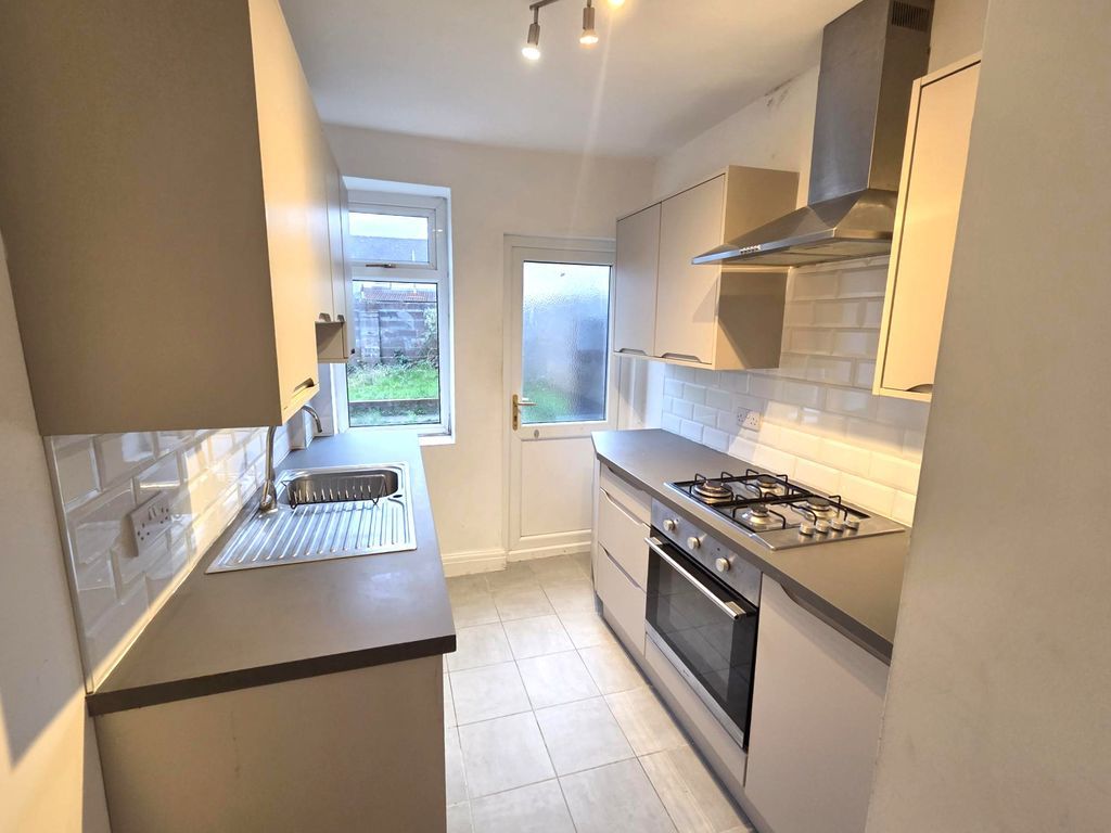 Property photo 3 of 17 Photo 7