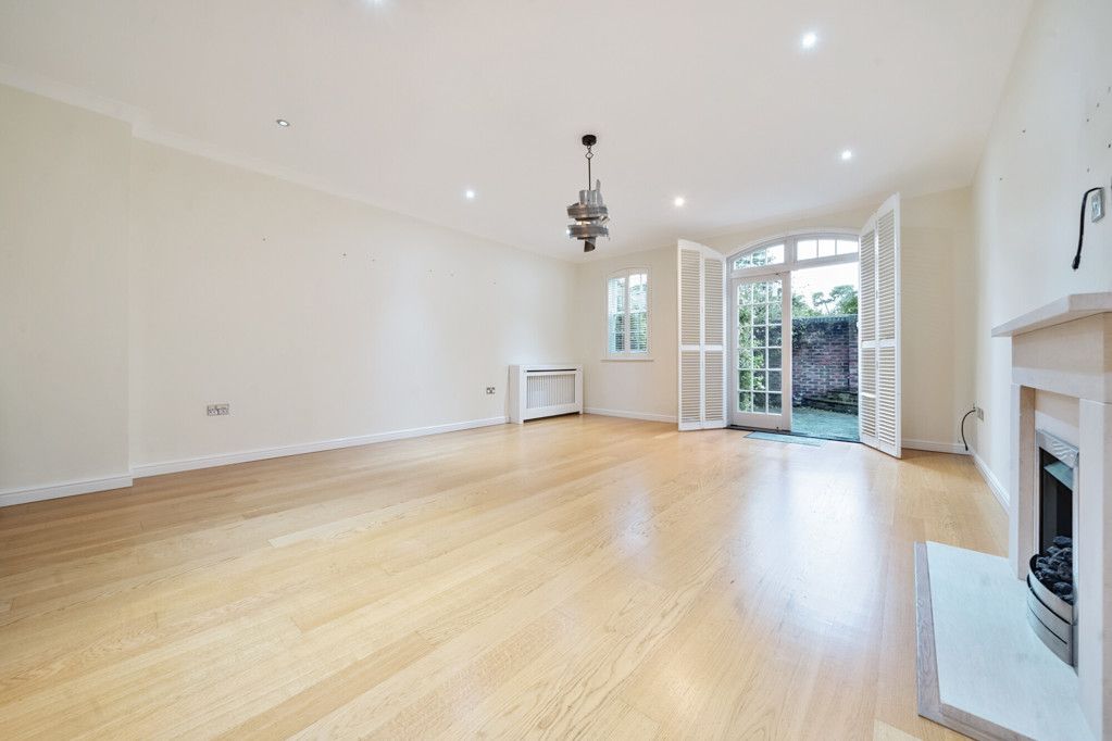 Property photo 3 of 24 Reception