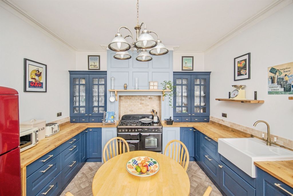 Property photo 3 of 29