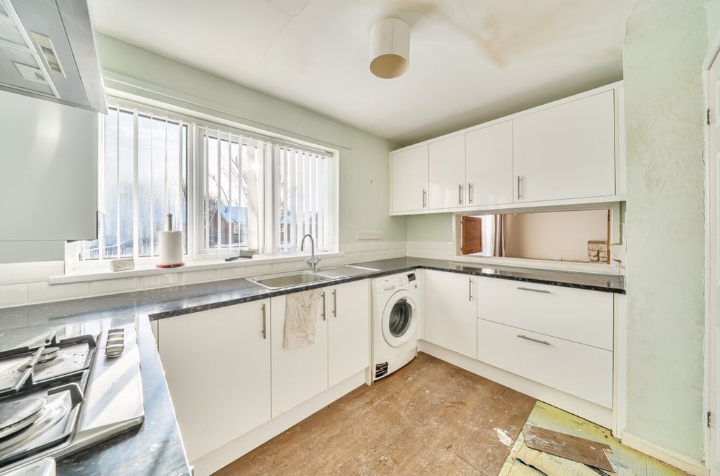 Property photo 3 of 21 1395938-8-695Bb88199Baf