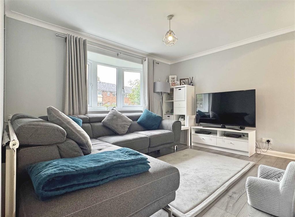 Property photo 2 of 18 Lounge.Jpg