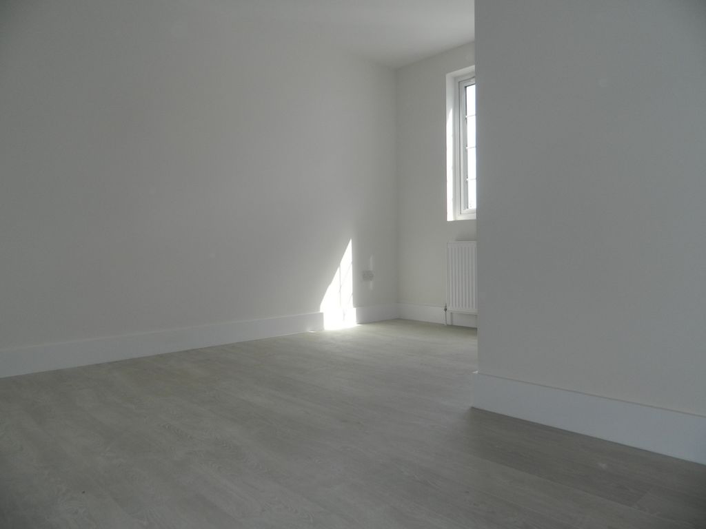 Property photo 1 of 9 2 Bed Flat To Rent King Edwards Road, Edmonton N9
