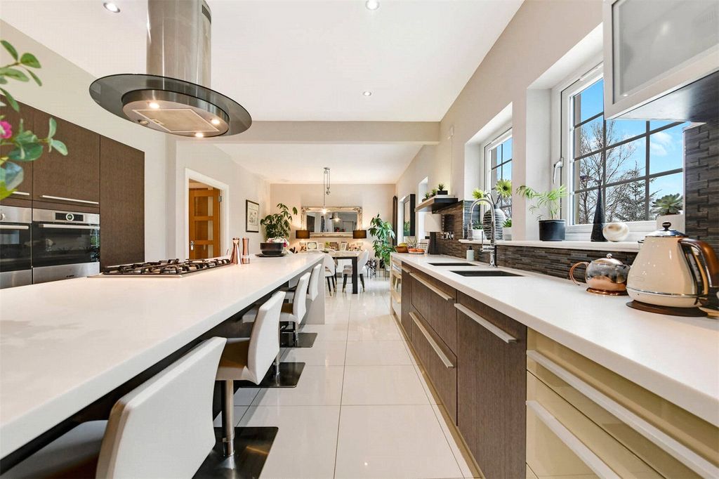 Property photo 2 of 50 Picture No. 05