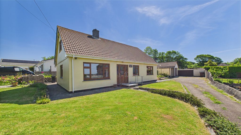 Property photo 1 of 12 5 Bedroom Detached Dormer Bungalow For Sale