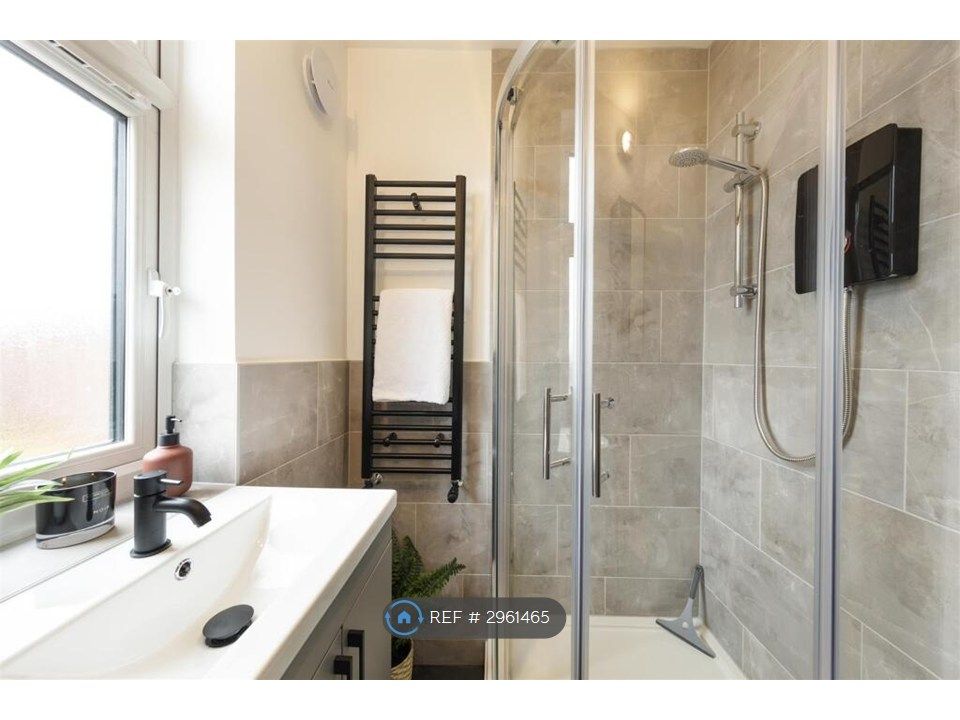 Property photo 3 of 16 Bathroom 3