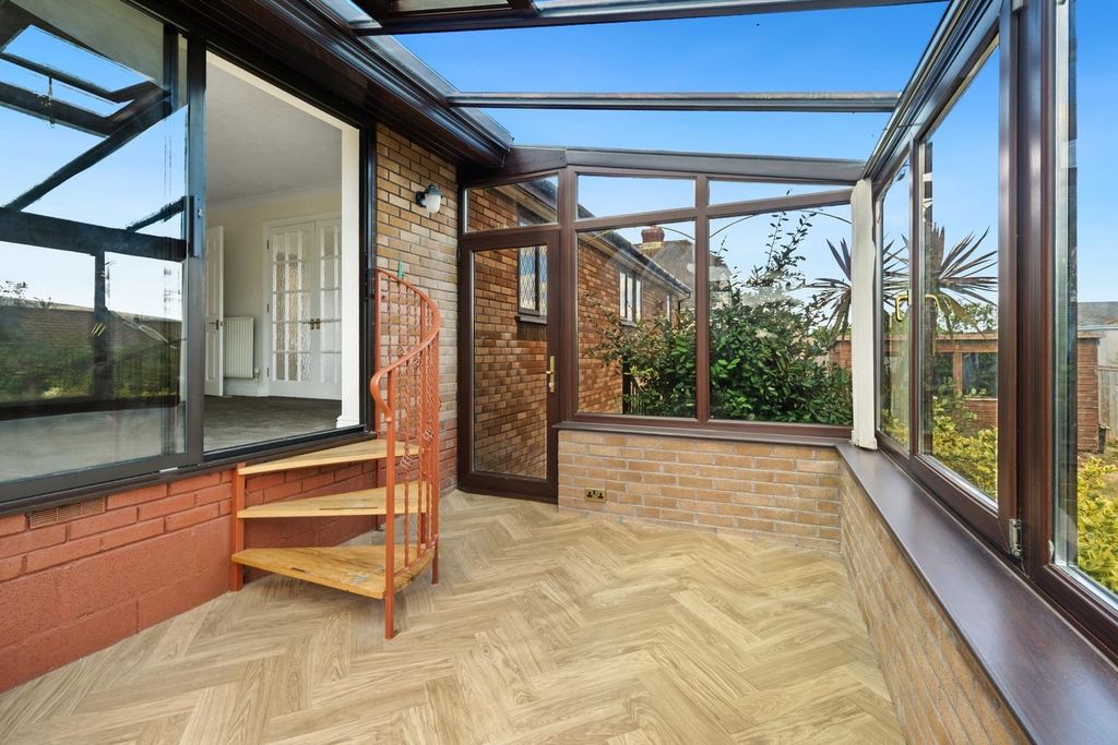Property photo 3 of 14 Conservatory