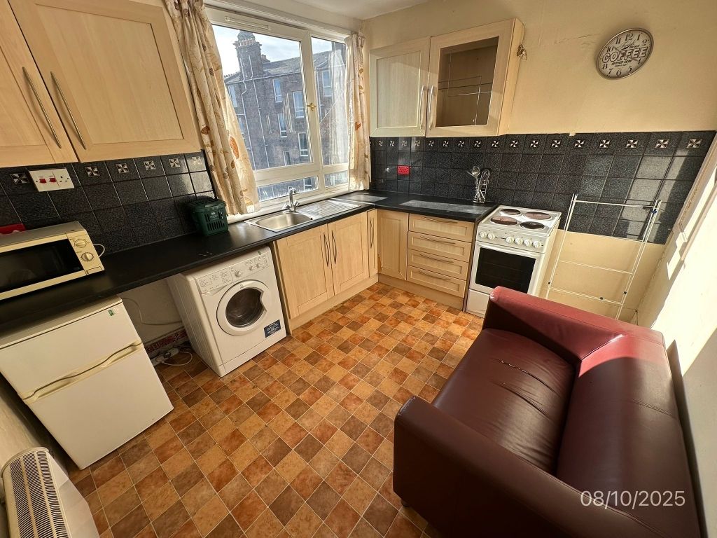 Property photo 1 of 5 Lounge/Kitchen