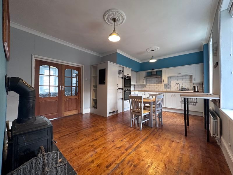 Property photo 1 of 15 Photo 4