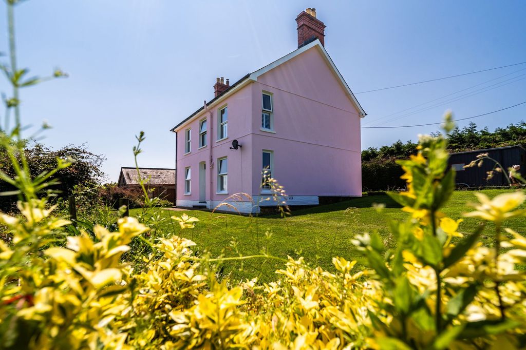 Property photo 1 of 52