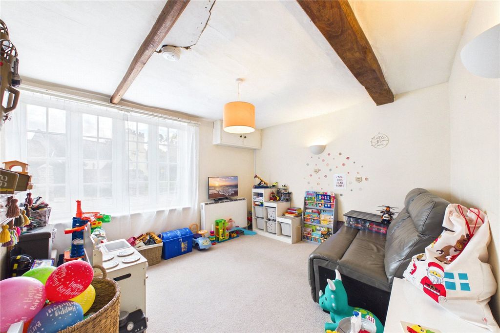 Property photo 2 of 13 Snug