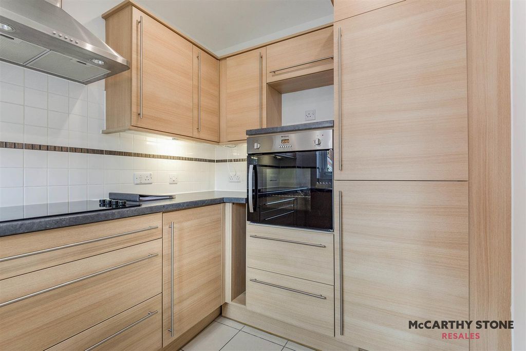 Additional image 6 of 1 bed flat for salePark House, Old Park Road, Hitchin SG5