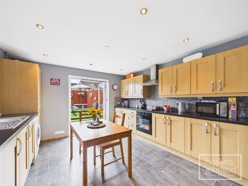 Property photo 3 of 25 Kitchen/Breakfast Room