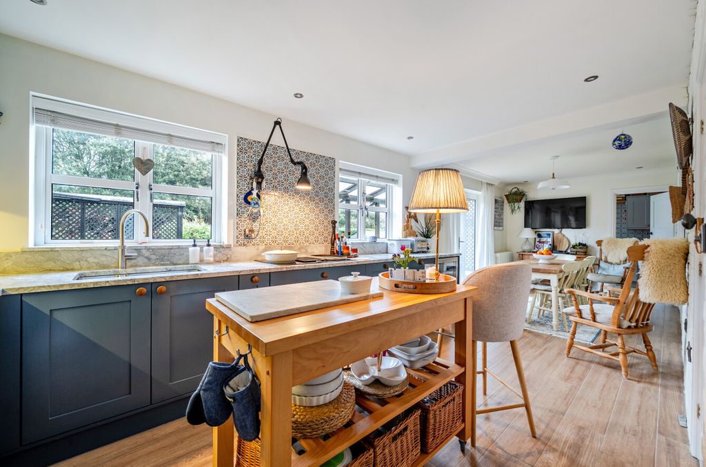 Property photo 3 of 19 1397816-14-6964d1...