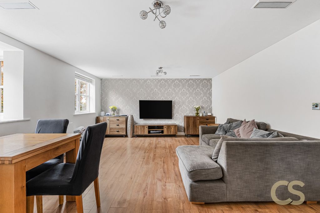 Property photo 2 of 15 4632974