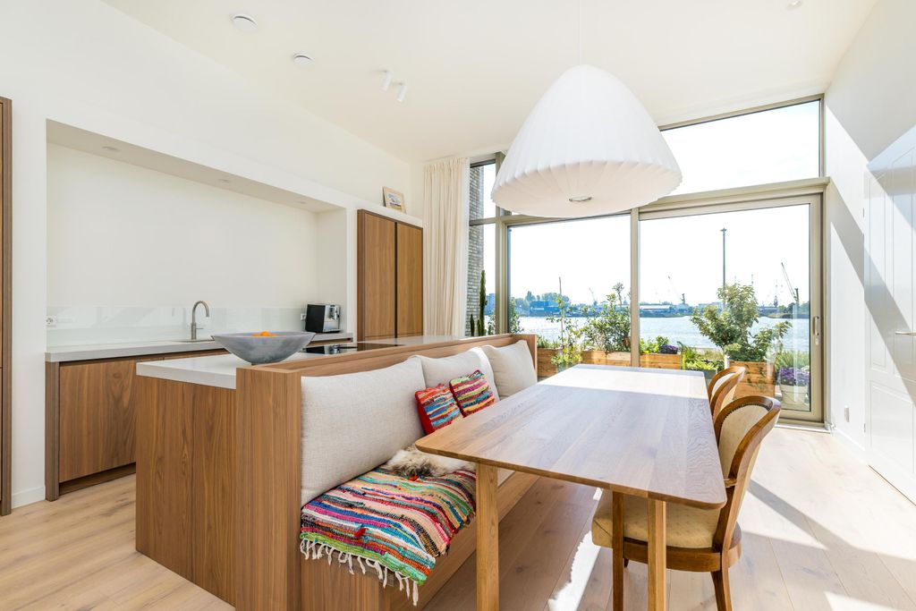 Property photo 3 of 59