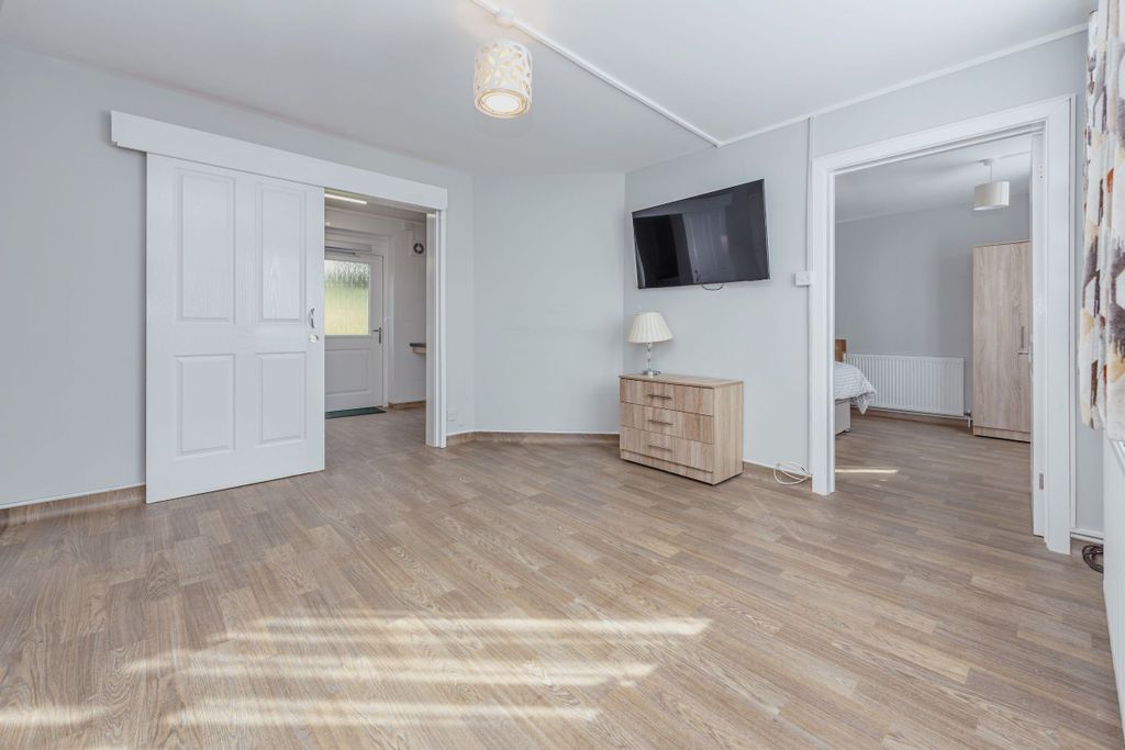 Property photo 3 of 39